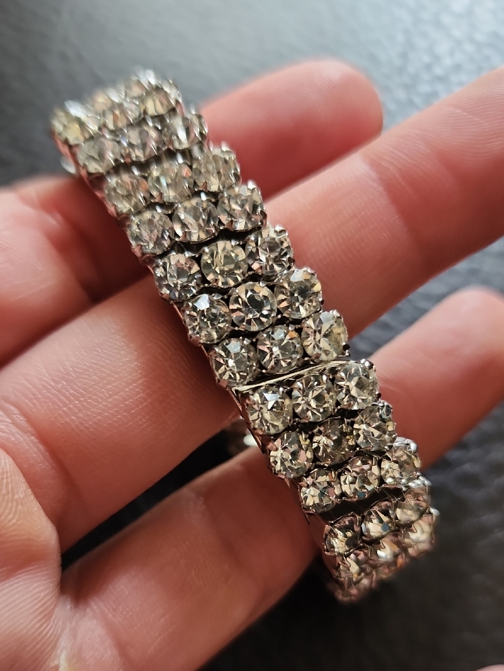 VTG Crystal Stretchy Bracelet - Clear/Silver Sparkle